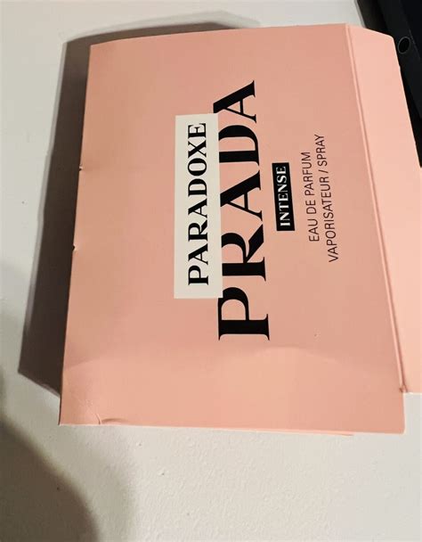 Burberry Her vs Prada Paradoxe: A Comparison of .